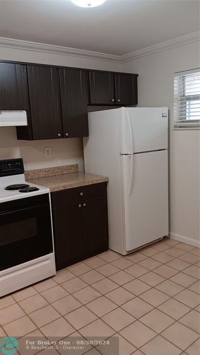 Active With Contract: $1,950 (2 beds, 2 baths, 990 Square Feet)