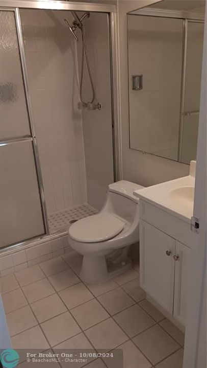 Active With Contract: $1,950 (2 beds, 2 baths, 990 Square Feet)