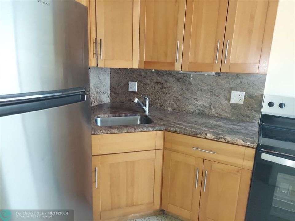 В аренду: $1,700 (1 спален, 1 ванн, 1201 Квадратных фут)