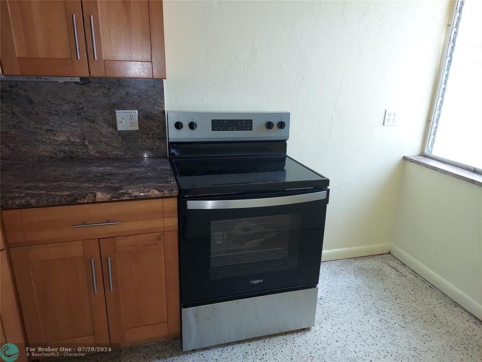 For Rent: $1,700 (1 beds, 1 baths, 1201 Square Feet)
