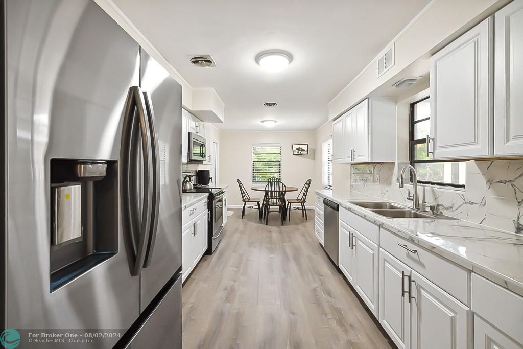 Active With Contract: $655,000 (3 beds, 3 baths, 1955 Square Feet)