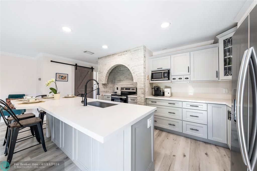 Active With Contract: $799,900 (3 beds, 2 baths, 1889 Square Feet)