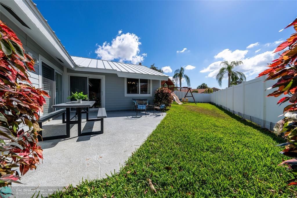 Active With Contract: $799,900 (3 beds, 2 baths, 1889 Square Feet)