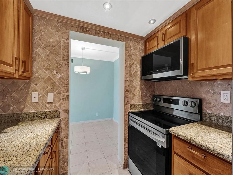 Active With Contract: $2,750 (2 beds, 2 baths, 1266 Square Feet)