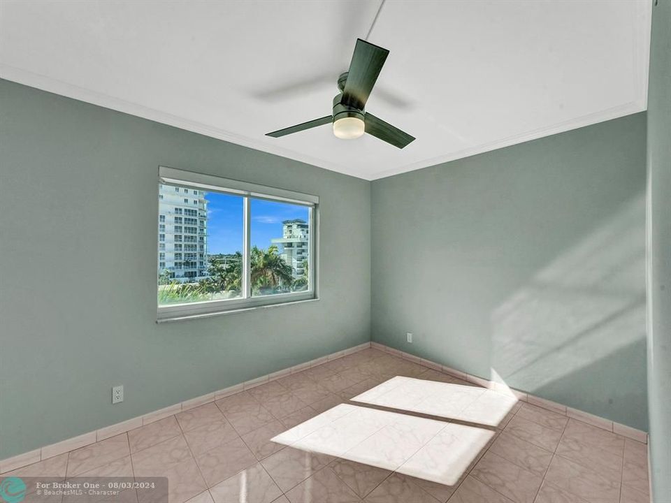 Active With Contract: $2,750 (2 beds, 2 baths, 1266 Square Feet)