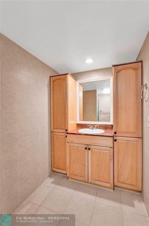 Active With Contract: $2,750 (2 beds, 2 baths, 1266 Square Feet)