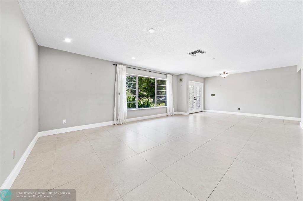 Recently Sold: $1,035,000 (4 beds, 3 baths, 2226 Square Feet)