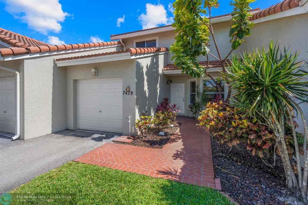 Recently Sold: $465,000 (3 beds, 2 baths, 1596 Square Feet)