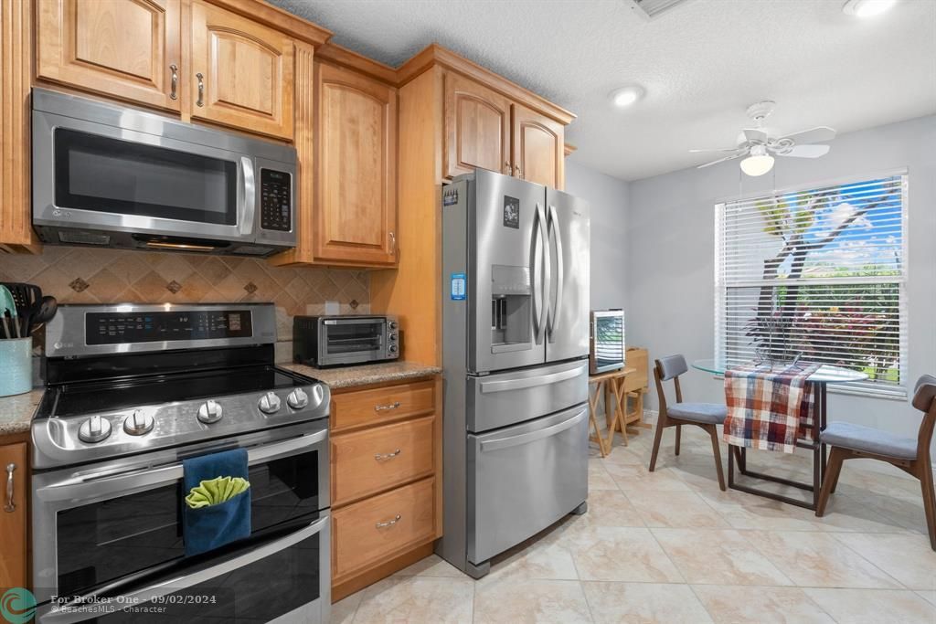 Recently Sold: $465,000 (3 beds, 2 baths, 1596 Square Feet)