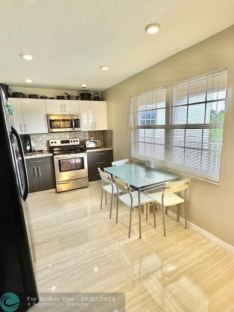 For Rent: $2,850 (3 beds, 2 baths, 1710 Square Feet)