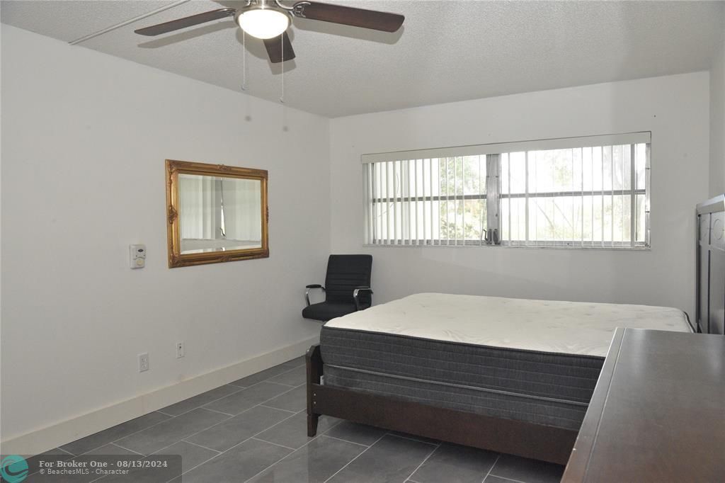 Active With Contract: $1,450 (1 beds, 1 baths, 760 Square Feet)