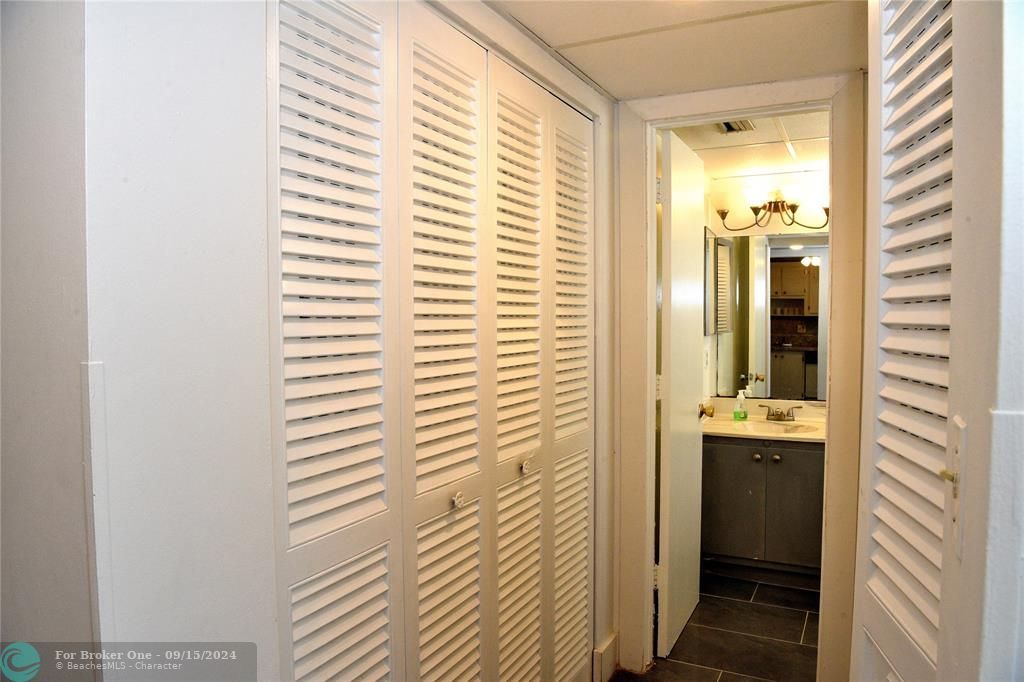 Active With Contract: $1,450 (1 beds, 1 baths, 760 Square Feet)