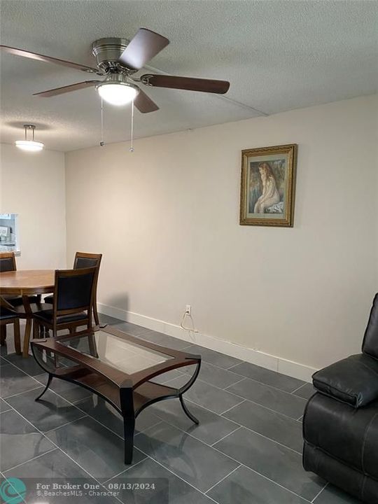 Active With Contract: $1,450 (1 beds, 1 baths, 760 Square Feet)