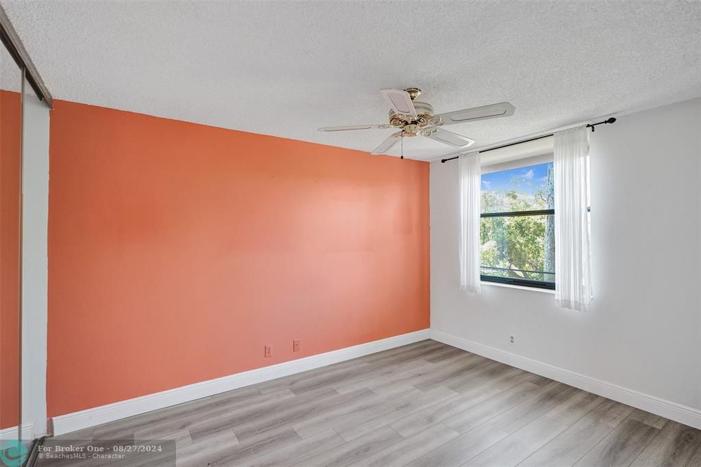 For Sale: $230,000 (2 beds, 2 baths, 1300 Square Feet)