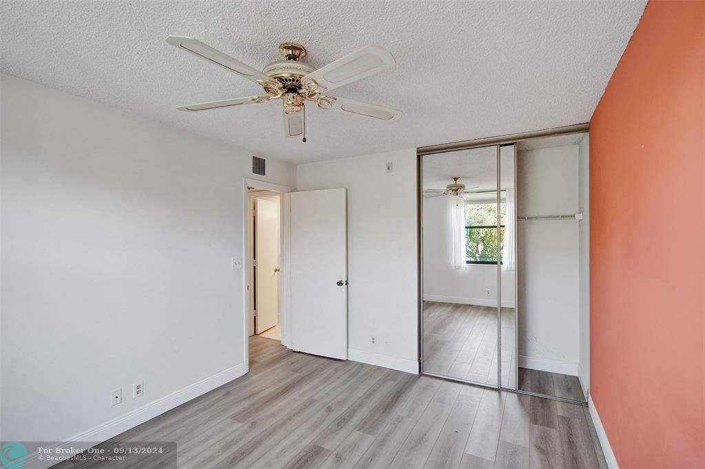 For Sale: $255,000 (2 beds, 2 baths, 1300 Square Feet)