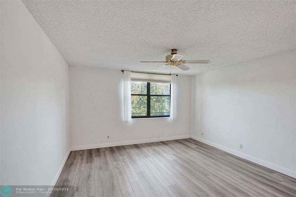 For Sale: $230,000 (2 beds, 2 baths, 1300 Square Feet)