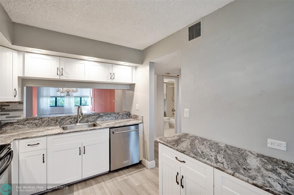 For Sale: $255,000 (2 beds, 2 baths, 1300 Square Feet)