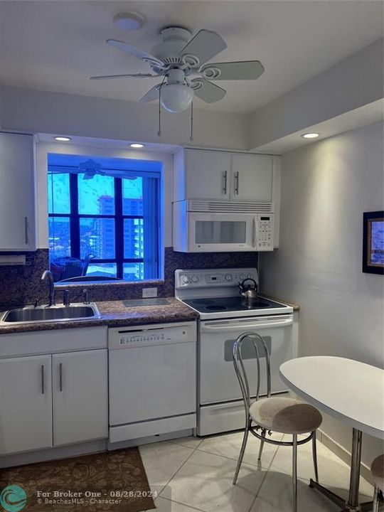 For Sale: $415,000 (2 beds, 2 baths, 1020 Square Feet)