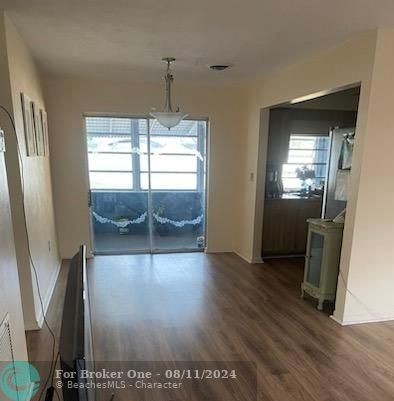 For Sale: $549,999 (2 beds, 1 baths, 1201 Square Feet)