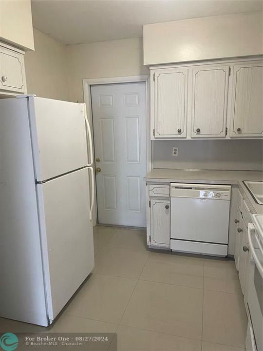 Active With Contract: $179,000 (2 beds, 1 baths, 680 Square Feet)