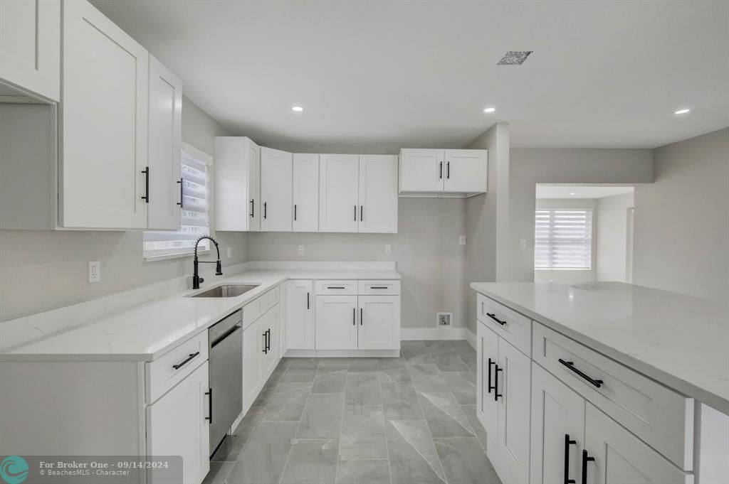 Active With Contract: $3,200 (3 beds, 2 baths, 1484 Square Feet)