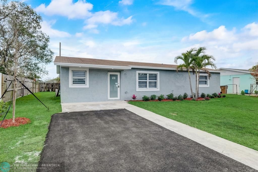 Active With Contract: $3,200 (3 beds, 2 baths, 1484 Square Feet)