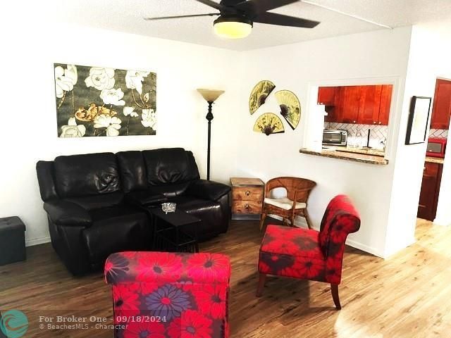 For Rent: $1,450 (1 beds, 1 baths, 595 Square Feet)