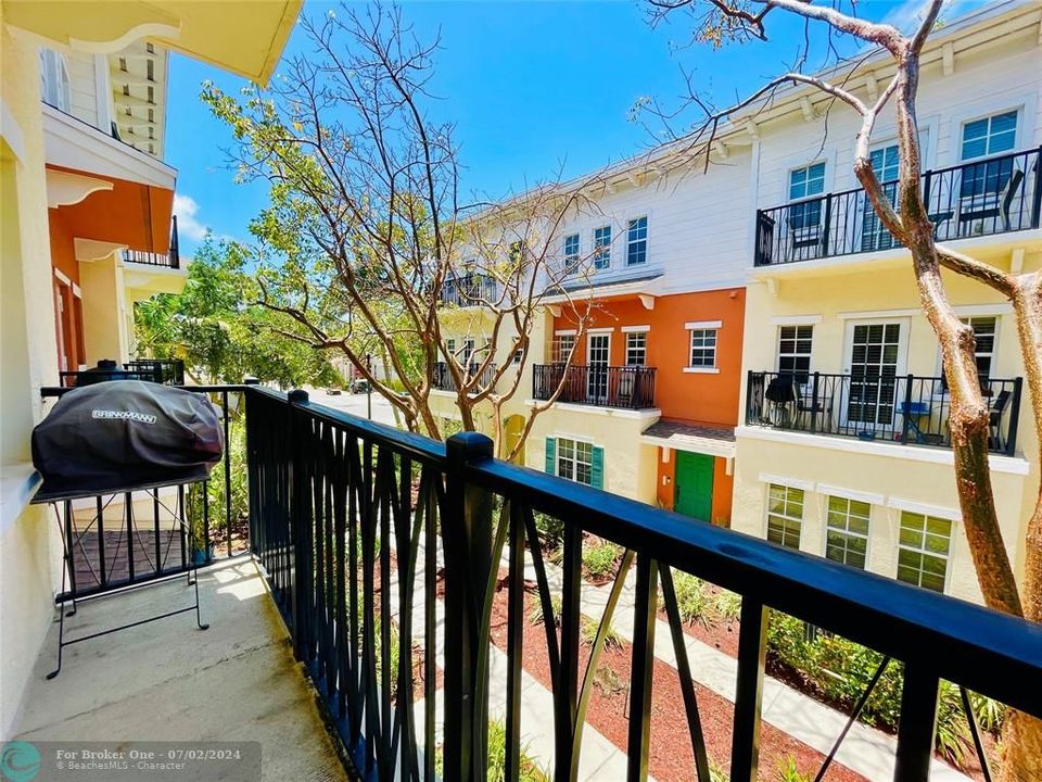 Active With Contract: $3,400 (3 beds, 2 baths, 1988 Square Feet)