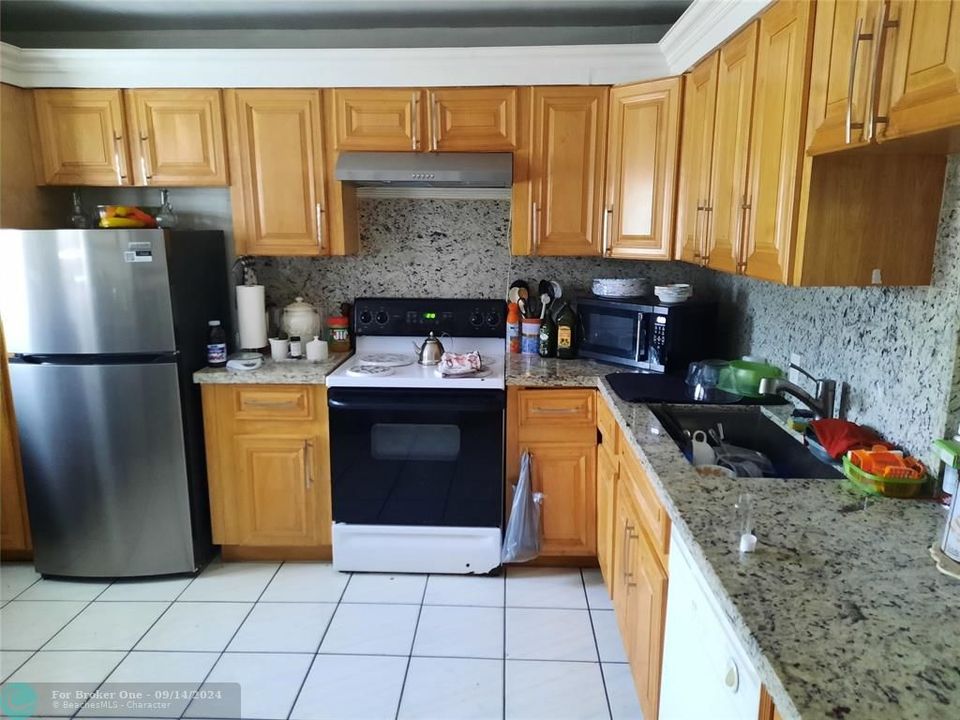 For Sale: $249,900 (2 beds, 2 baths, 1389 Square Feet)