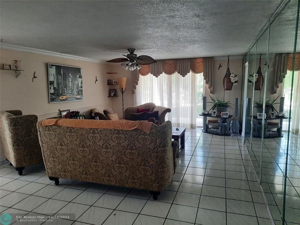 For Sale: $249,900 (2 beds, 2 baths, 1389 Square Feet)