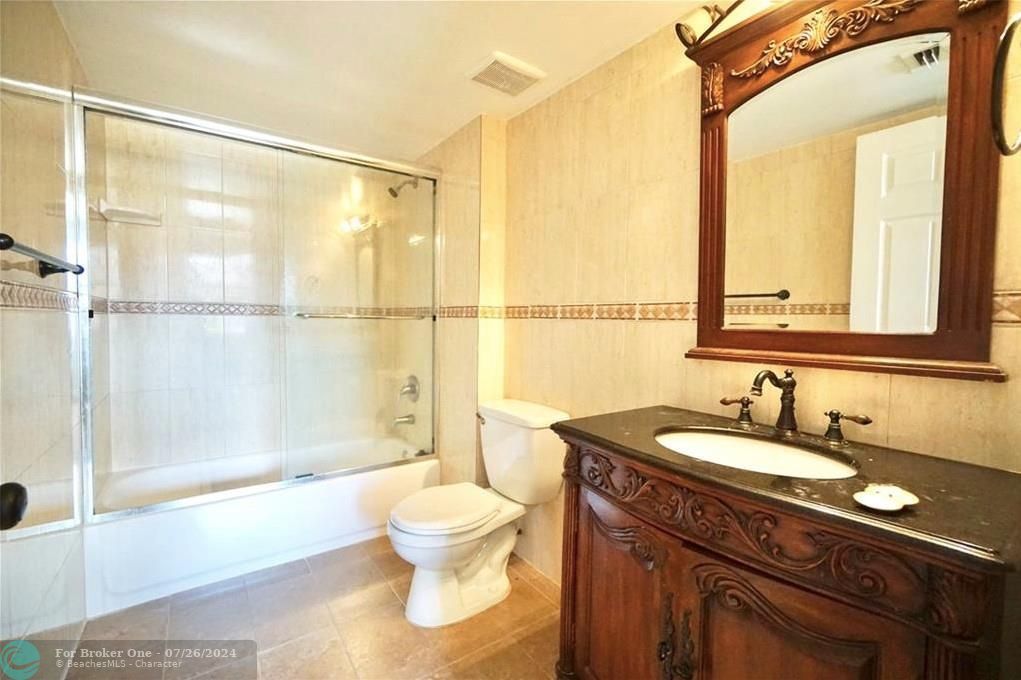 最近售出: $310,000 (2 贝兹, 2 浴室, 1316 平方英尺)