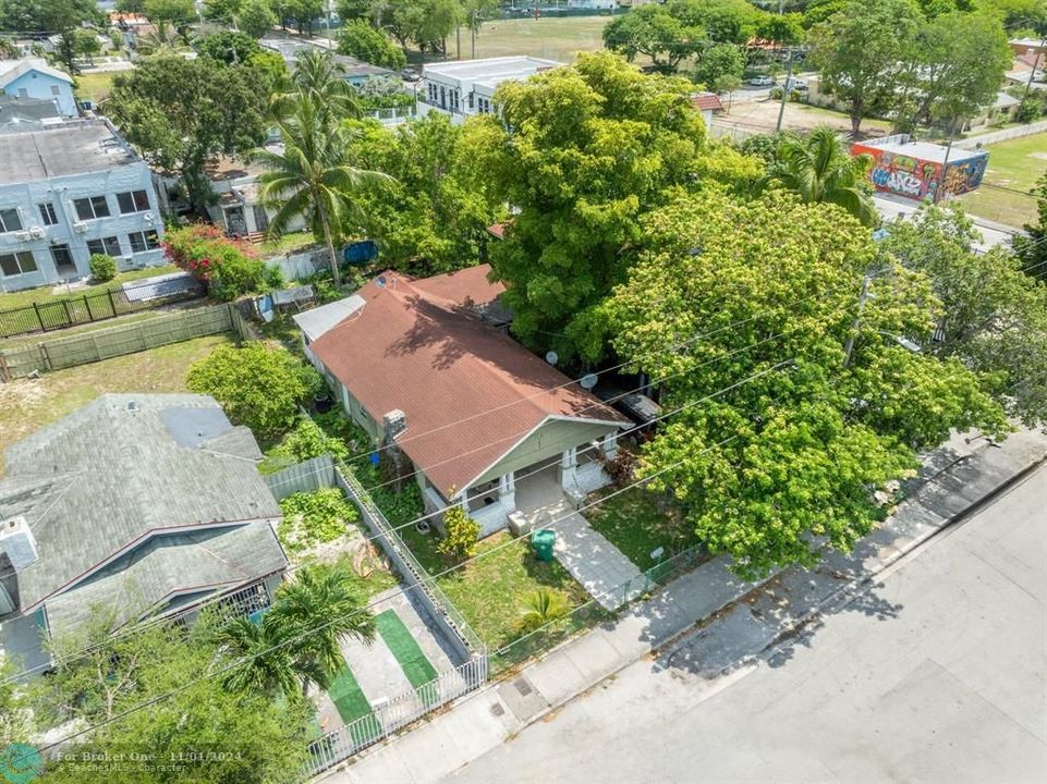 For Sale: $1,075,000 (3 beds, 2 baths, 1185 Square Feet)