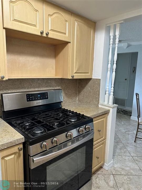 For Sale: $350,000 (2 beds, 1 baths, 1085 Square Feet)