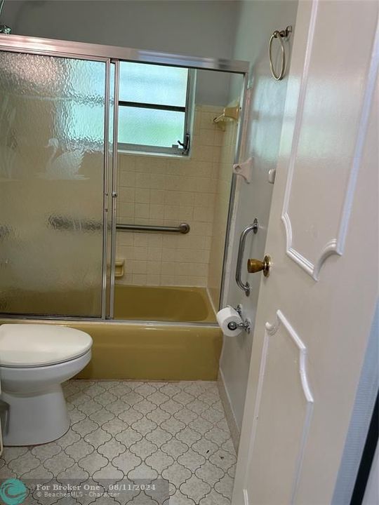 For Sale: $350,000 (2 beds, 1 baths, 1085 Square Feet)