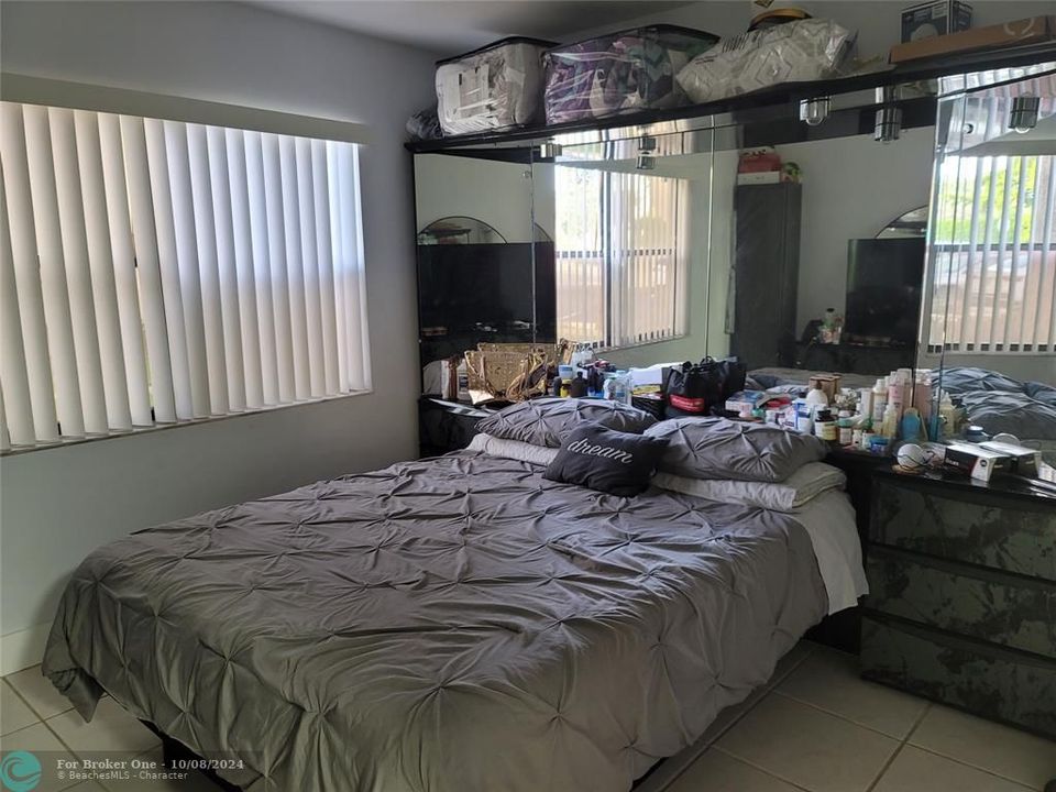 For Rent: $2,400 (2 beds, 2 baths, 1010 Square Feet)