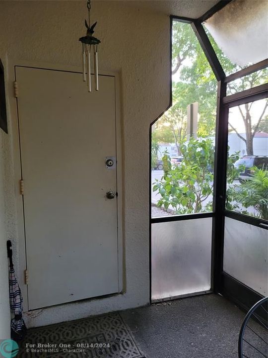 For Rent: $2,400 (2 beds, 2 baths, 1010 Square Feet)