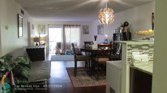 For Sale: $159,900 (2 beds, 2 baths, 1130 Square Feet)