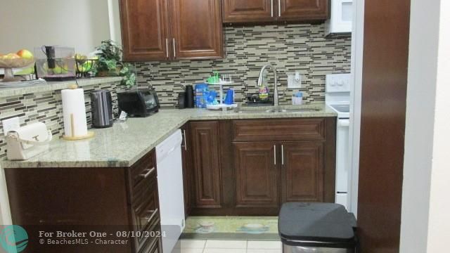 For Sale: $159,900 (2 beds, 2 baths, 1130 Square Feet)