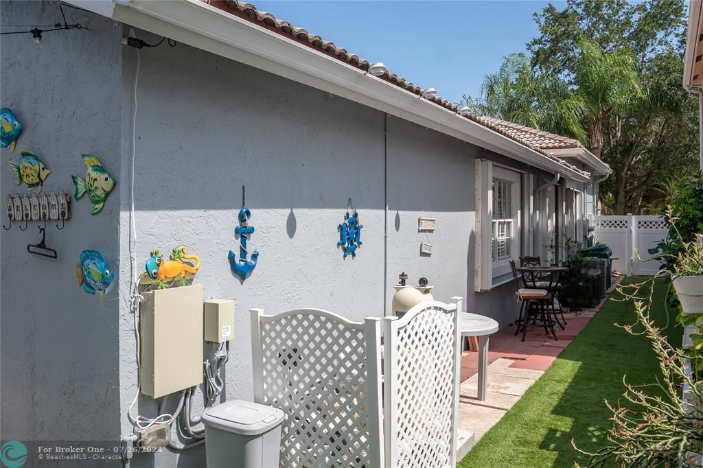 Active With Contract: $598,000 (3 beds, 2 baths, 1924 Square Feet)
