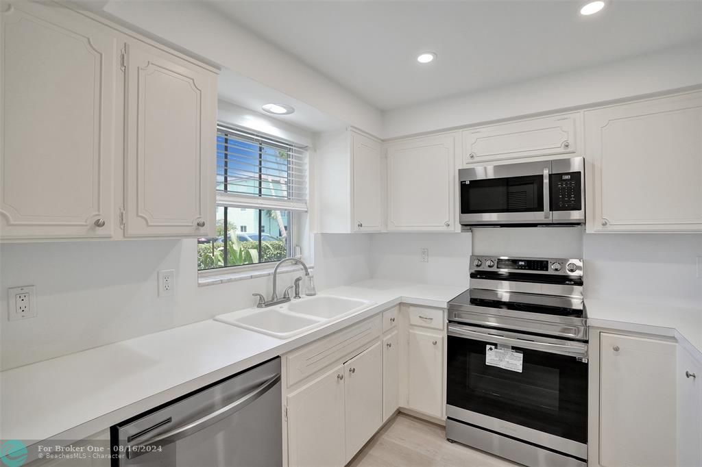 Active With Contract: $450,000 (2 beds, 2 baths, 1100 Square Feet)