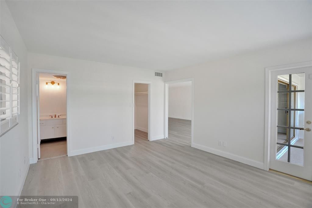 Active With Contract: $450,000 (2 beds, 2 baths, 1100 Square Feet)