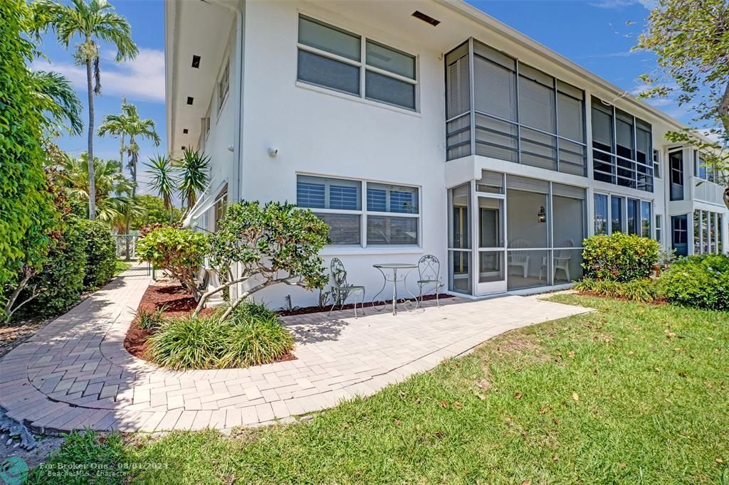 Recently Sold: $450,000 (2 beds, 2 baths, 1100 Square Feet)