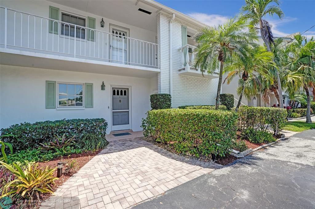 Recently Sold: $450,000 (2 beds, 2 baths, 1100 Square Feet)