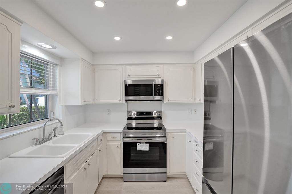 Recently Sold: $450,000 (2 beds, 2 baths, 1100 Square Feet)