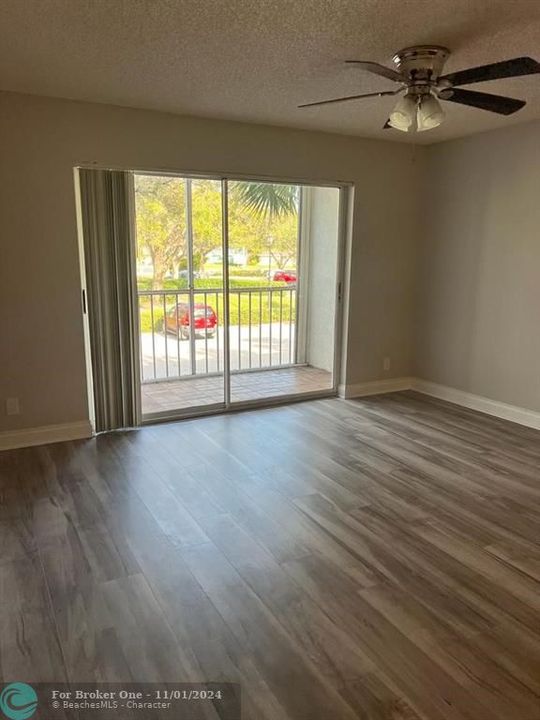 Active With Contract: $1,750 (2 beds, 2 baths, 1018 Square Feet)