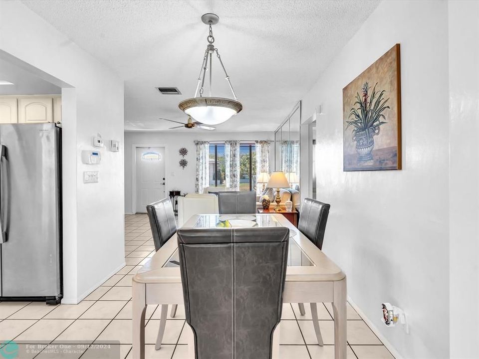 For Sale: $329,900 (2 beds, 2 baths, 1112 Square Feet)