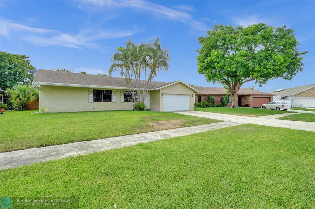 Active With Contract: $496,000 (3 beds, 2 baths, 1530 Square Feet)