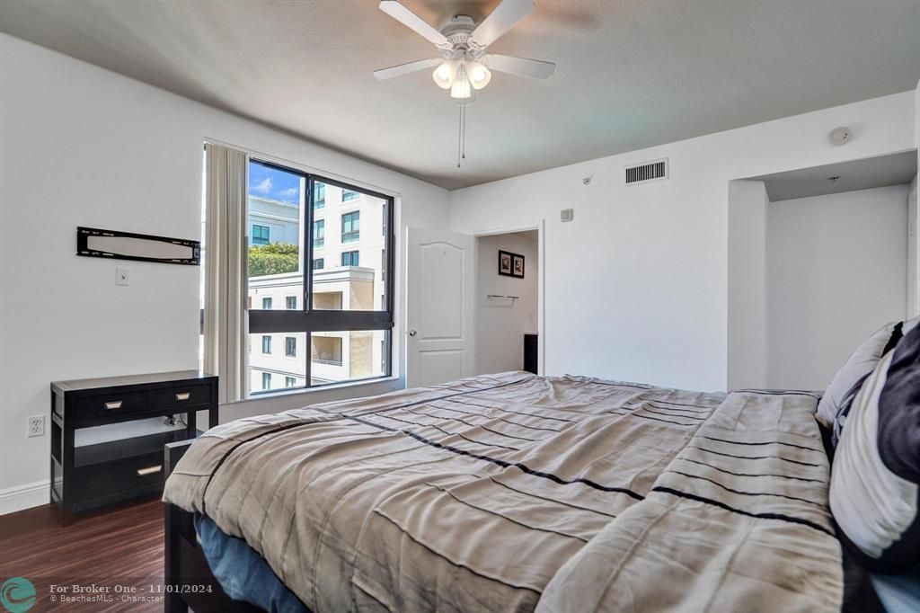 For Sale: $489,000 (2 beds, 2 baths, 1228 Square Feet)