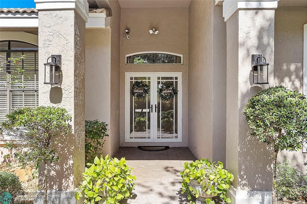 Recently Sold: $925,000 (4 beds, 3 baths, 2895 Square Feet)