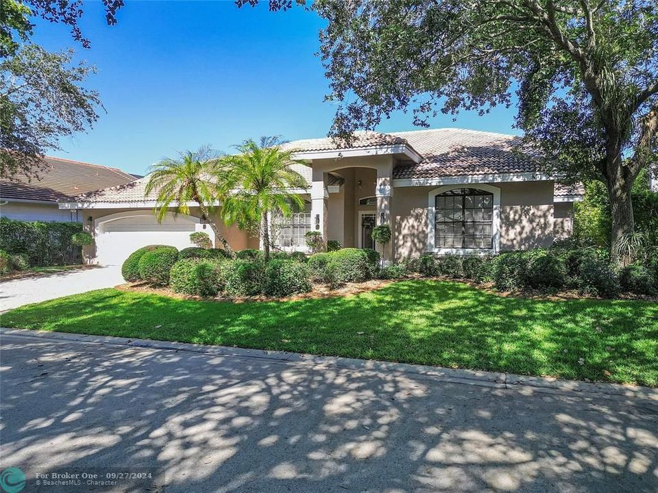 Recently Sold: $925,000 (4 beds, 3 baths, 2895 Square Feet)